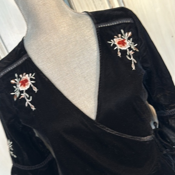 Topshop Gothic Fairycore Victorian Edwardian Black Velvet Embroidered Wrap Top - Picture 2 of 12